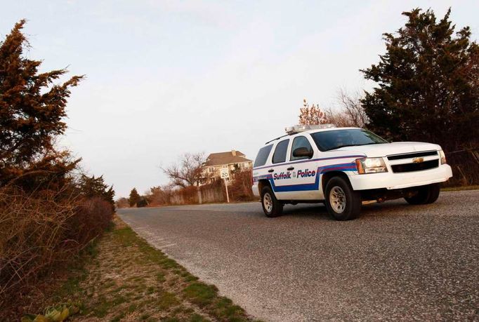 Policejní vůz u Oak Beach v New Yorku.