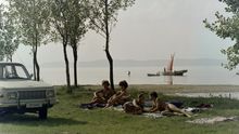 Do Jugošky i k Balatonu. Šedá realita cestování za socialismu na barevných fotkách