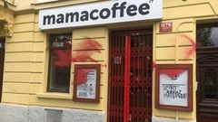 Kavárna Mamacoffee, výhružný nápis