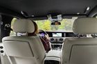Řídit Rolls-Royce je zážitek, ale otevře se vám nová dimenze, když vás někdo veze.