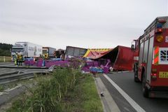 Nehoda kamionu na D5 za Ejpovicemi blokuje jízdu na Prahu