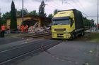 Střet rychlíku s kamionem omezil na Zlínsku dopravu