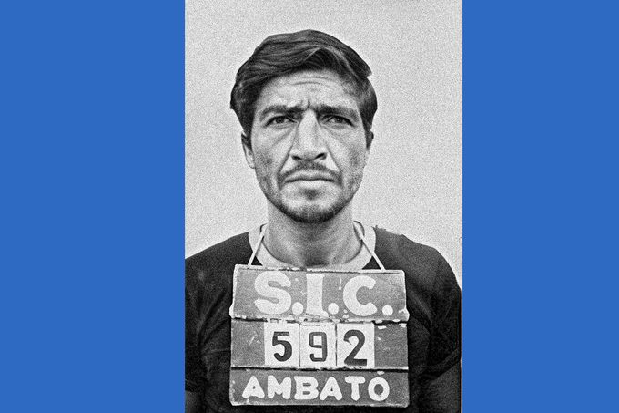 Kolumbijský sériový vrah Pedro Alonso López na policejní fotografii. Nedatováno Koláž