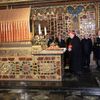 Vyjímání korunovačních klenotů ve Svatováclavské kapli