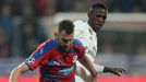 Radim Řezník a Vinicius Junior v zápase LM Plzeň - Real Madrid