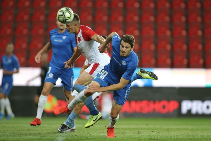 Tomáš Holeš a Taras Kacharaba v zápase 5. kola FL Slavia - Liberec