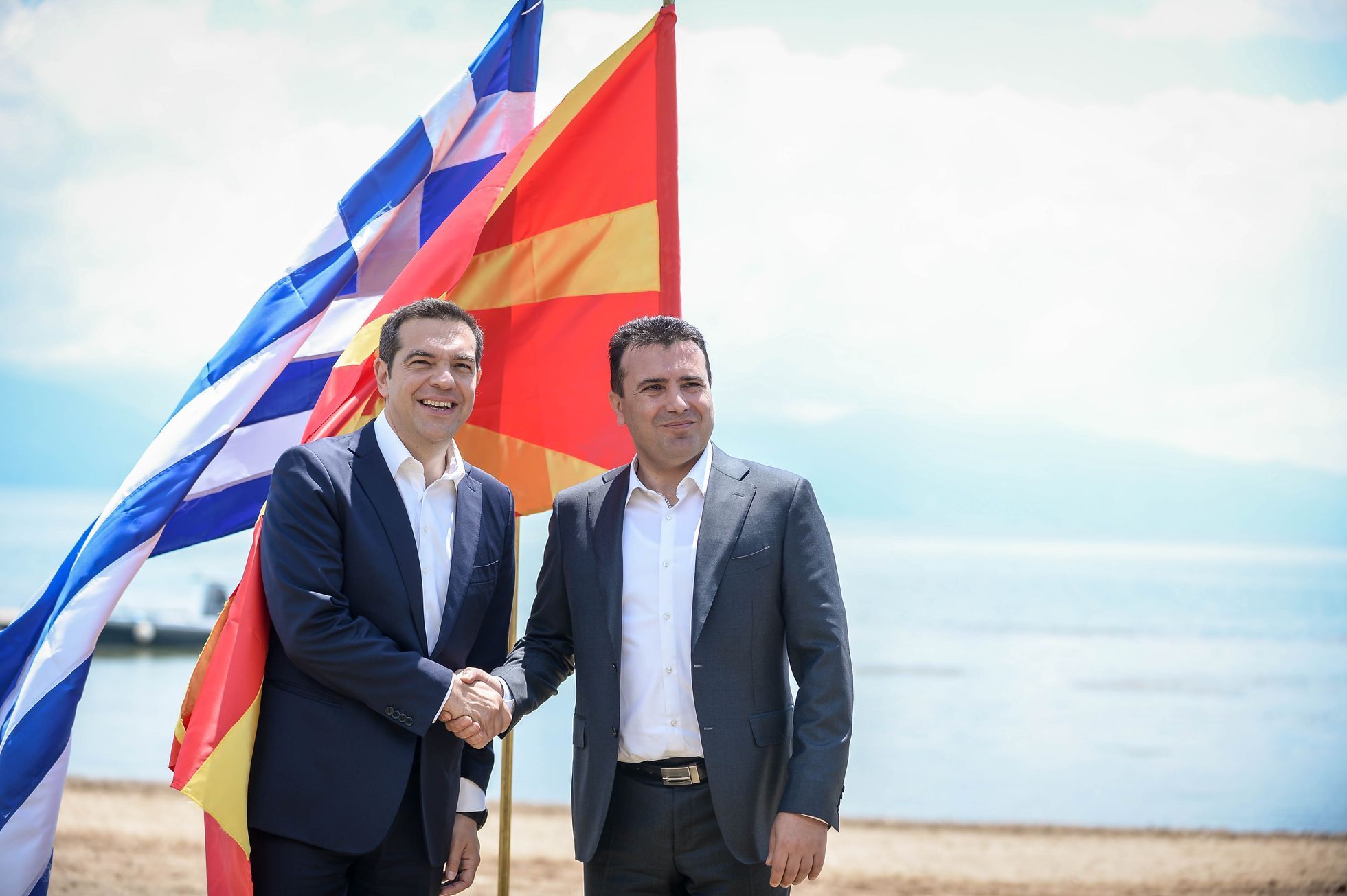 Řecký premiér Alexis Tsipras a jeho makedonský protějšek Zoran Zaev