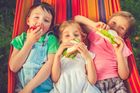 Jak děti naučit jíst zdravé svačiny: 5 tipů na skvělé pomazánky