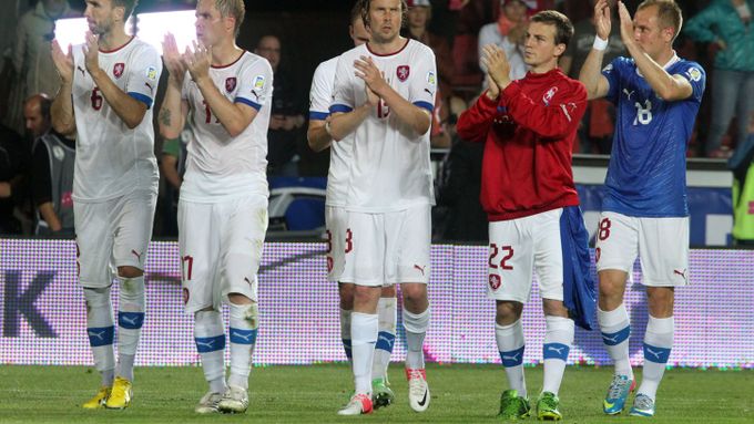 Čeští fotbalisté po zápase s Itálií.