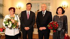 Premiér Jan Fischer s chotí přijeli do Lán na tradiční novoroční oběd s prvním párem