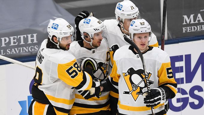 Logo sponzora na helmách hokejistů Pittsburghu nešlo v minulé sezoně přehlédnout.