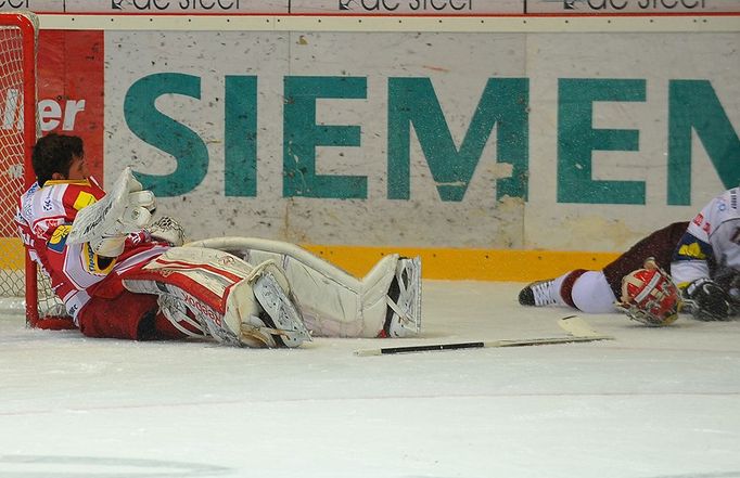 Třinec vs. Sparta (utkání play off extraligy) - Hrubec