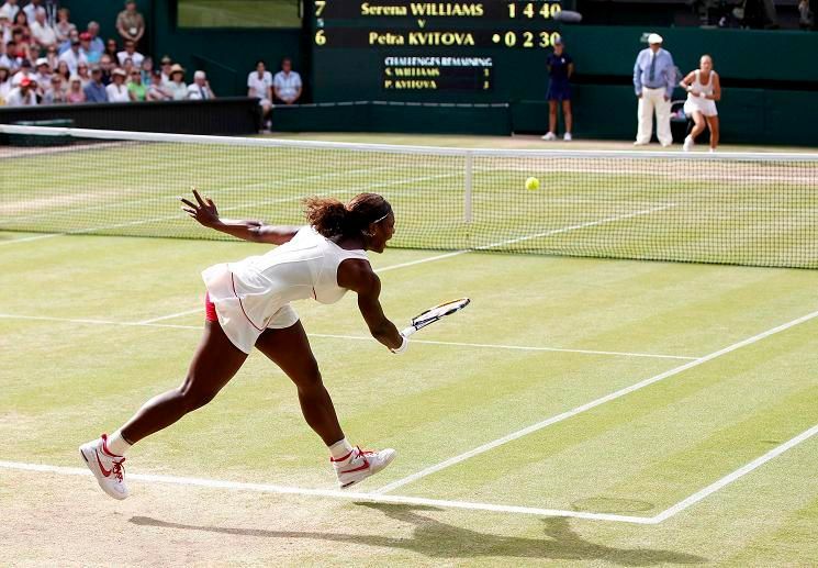 Petra Kvitová a Serena Williamsová na Wimbledonu 2010