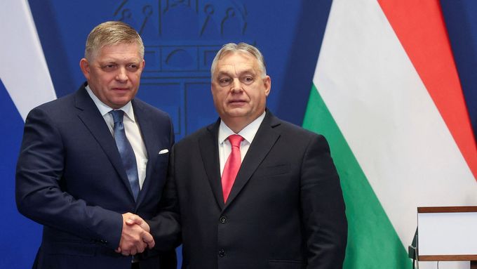 Slovenský premiér Robert Fico a jeho maďarský protějšek Viktor Orbán na společné tiskové konferenci 16. ledna v Budapešti.