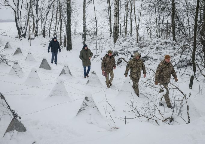 Zátarasy, známé jako dračí zuby, na ukrajinské hranici s Ruskem.