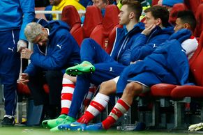 Šok v Londýně: Wenger má hlavu v dlaních, princ Albert slaví