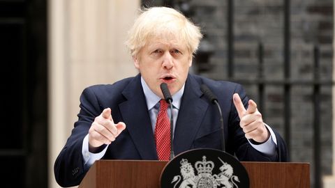 Anglii zítra čeká návrat před pandemii. Zastaví rozvolnění pád Borise Johnsona?