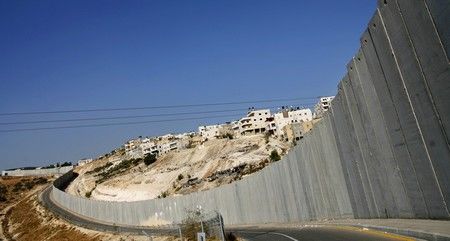 Kontroverzní zeď v Jeruzalémě