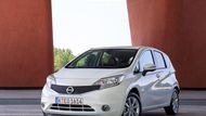 Nissan Note – od  233 400 Kč – Kříženec hatchbacku a malého MPV je asi nejpraktičtějším vozem z výběru. Fakt, že je k dostání za nízkou cenu a přitom nabízí praktický interiér, potěší nejednoho chalupáře. Základní benzinový motor 1,2 litru má výkon 59 kW.