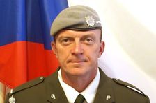 Čechy ze smrti Afghánce nikdo neviní, přesto jim hrozí výjimečný trest. Proč?