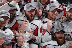 Washington má vytoužený Stanley Cup, s Ovečkinem slaví i Vrána a Kempný