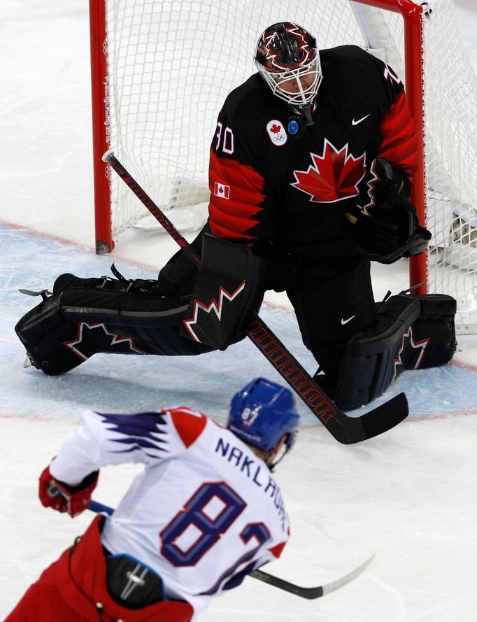 Jakub Nakládal a Ben Scrivens  v zápase Česko - Kanada na ZOH 2018