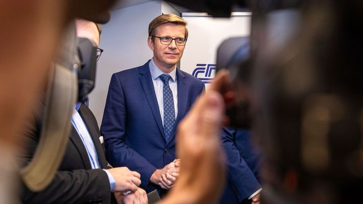 Fialova vláda odmítá vrátit na místo šéfúředníka, kterého Kupka nezákonně odstavil