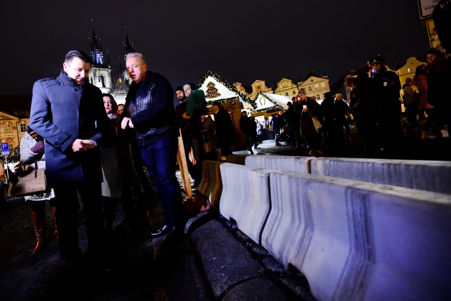 Milan Chovanec Tomáš Tuhý betonové zátarasy vánoční trhy Staroměstské náměstí terorismus