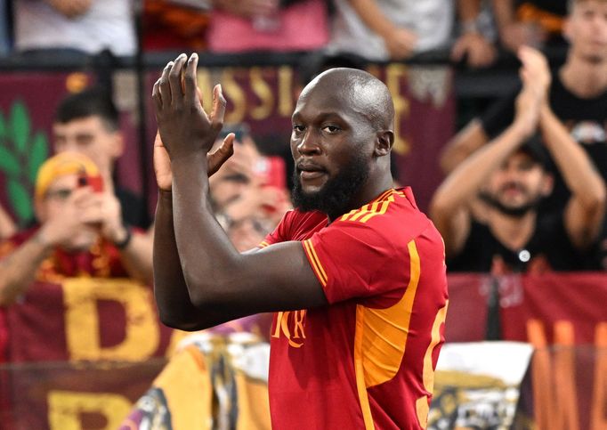 Soccer Football - Serie A - AS Roma v AC Milan - Stadio Olimpico, Rome, Italy - September 1, 2023 New signing AS Roma's Romelu Lukaku is introduced to the fans before the