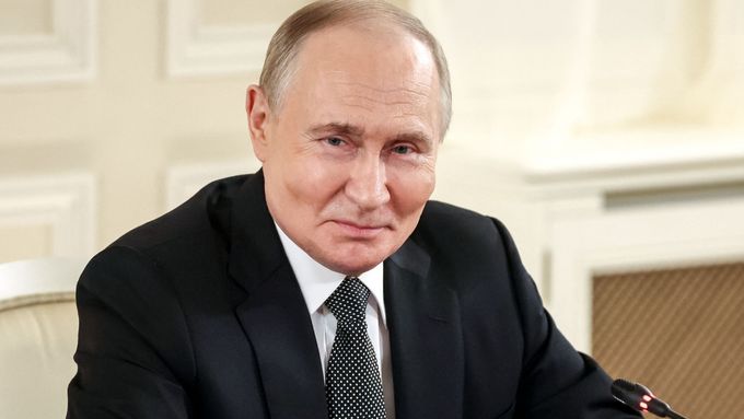 “Útočíme na továrny, které vyrábějí vojenské vybavení,” obhajoval útoky na Kyjev Putin