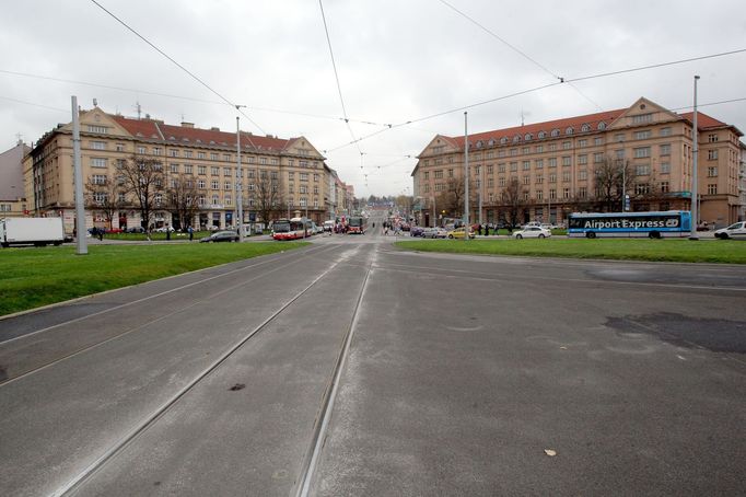 Vítězné náměstí
Vítězné náměstí se stane kritickým bodem, kde se schází Evropská třída s Jugoslávských Partyzánů,