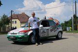 Lubor Kos, majitel Škody Felicia Kit Car, na ní pracoval rok. Teď auto bude vystavovat v Bohnicích na známé automobilové akci Legendy.