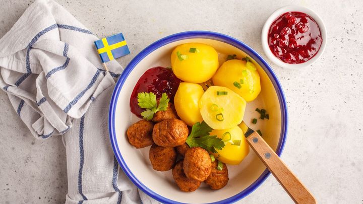 Masové kuličky z Ikey nově doveze kurýr. Češi si objednávají i perníčky nebo svařák; Zdroj foto: Shutterstock.com