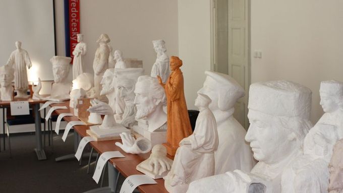 Modely návrhů vystavené v Rabasově galerii v Rakovníku.