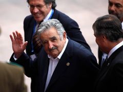 José Mujica přijel, Hugo Chávez ne.