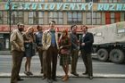 Recenze: Odvážní novináři versus zlí komunisté. Film Vlny vzbuzuje hollywoodské emoce