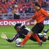Euro 2000, ČR-Nizozemsko: Pavel Srníček -  Boudewijn Zenden