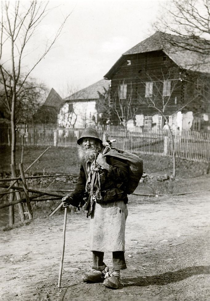 1905 kolem - Josef Seidel, tulák ve Volarech, kolem 1905 (Sbírka Scheufler)