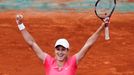 Chorvatská tenistka Petra Martičová se raduje po vítězství nad Francouzkou Marion Bartoliovou v utkání 2. kola French Open 2012.