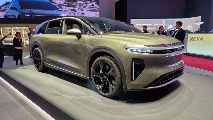 Neznámá značka míří do Evropy s obřím SUV. Lucid sbírá nej, na mušce má BMW i Teslu