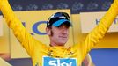 Britský cyklista Bradley Wiggins slaví převzetí žlutého trikotu na Tour de France 2012.