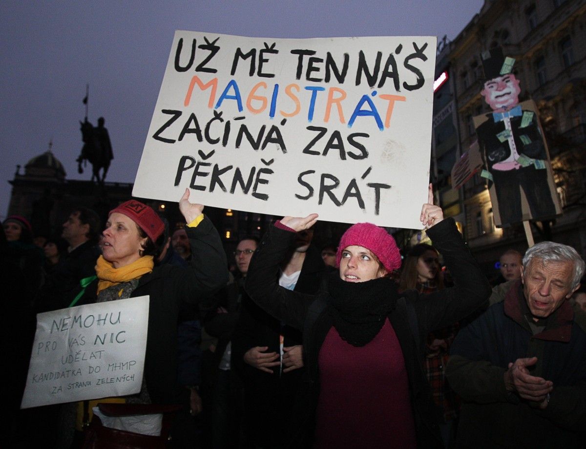 Praha na nohou, demonstruje proti politikům ODS-ČSSD