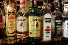 Nový návrh: Alkohol si už nekoupíte ve stánku a tržnici