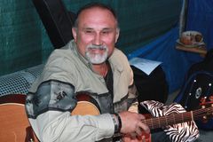 Zemřel kytarista skupiny Taxmeni, zkolaboval na pódiu při festivalu