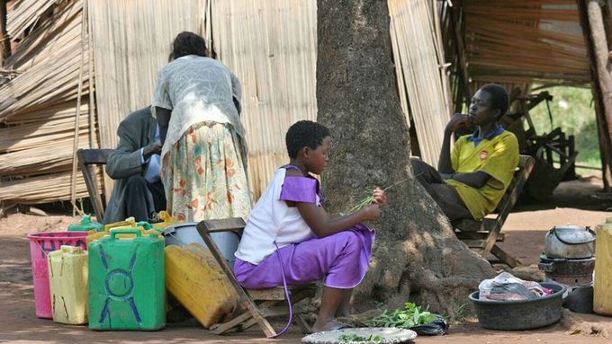 V řadě afrických zemí je alkohol jediným prostředkem úniku z tristní reality života vedeného v absolutním nedostatku čehokoliv.