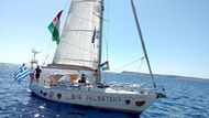 K flotile skupiny Global Sumud Flotilla (GSF), která vyplula 1. září z Barcelony, se v pátek připojilo šest řeckých lodí. Nyní je plavidel asi 52 a vezou symbolické množství humanitární pomoci, zejména potravin a léků, pro Palestince v Pásmu Gazy.
