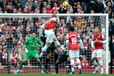 ...Navíc Arsenal přesilovku využil, zápas otočil a nakonec slavi vysoké vítězství 5:2.