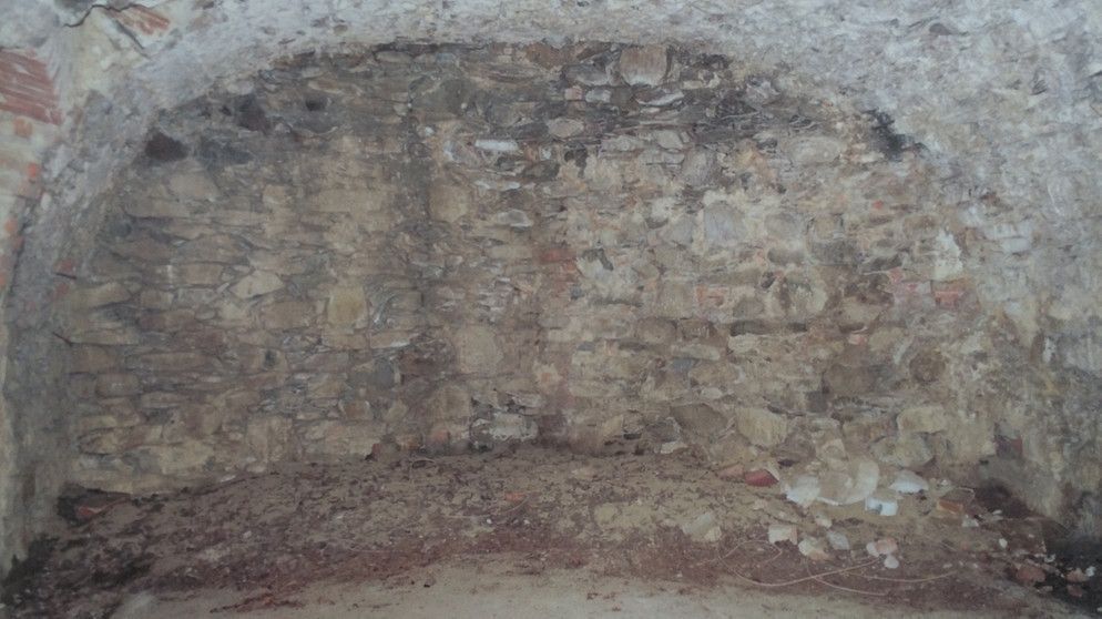 Stěna ve Frýdlantu, za kterou má být Jantarová komnata