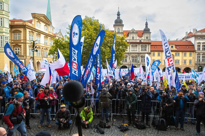 Protest studentů a odborů proti opatřením vlády Petra Fialy.