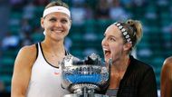 Úvodní grandslam sezony Šafářová s Mattekovou-Sandsovou poprvé ovládly předloni. Tehdy se daly v Austrálii dohromady a od té doby vyhrály také French Open 2015 a loni US Open. Před rokem na Australian Open nehrály kvůli nemoci Šafářové, takže jsou v turnaji už dvanáct zápasů neporažené.